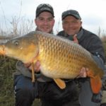 Die Montagen von Ultimate-Teamangler Danny Schaltin (l.) sind fängig, wie dieser Schuppi beweist. Da freut sich auch Kollege Dietmar Isaiasch.