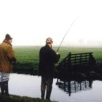 Jan Schreiner (links) und Jan Eggers fischen zusammen im Polder Het Grootslag. Bild: Jan Eggers