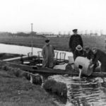 Fischbesatz anno 1937 im Bellesloot im Eilandspolder bei De Rijp. Hier sollte Jan Eggers 18 Jahre später seinen ersten Hecht fangen. Bild: Jan Eggers