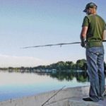 Beim Faulenzen zeigt die Rute ruhig in Richtung Wasser. Die Beschleunigung des Shads erfolgt allein über die Rolle.