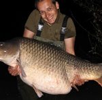 Michael Friedmann mit seinem französischen Riesen-Schuppi von 37 Kilo. Bild: Korda