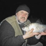 Bernd Steffen ist Mitgründer der Specimen Hunting Group Dortmund (SHG). Seit Jahren hat er sich den kapitalen Friedfischen verschrieben. Hier freut er sich über ein kapitales Rotauge.