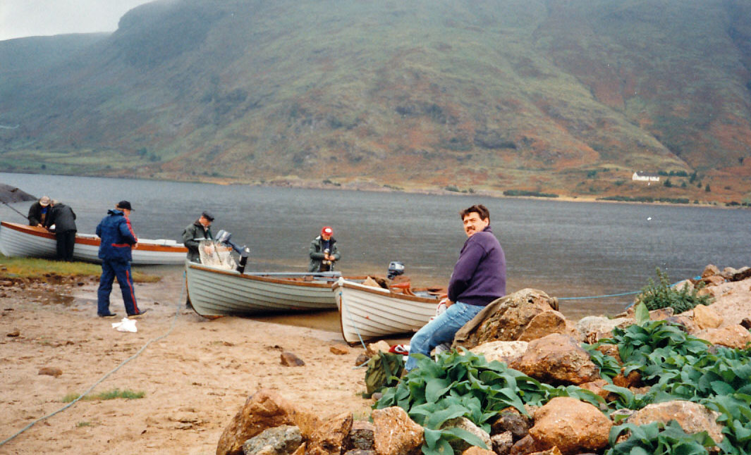 Wir machen uns fertig, um zum ersten Mal mit Brian Jouyce auf dem Lough Mask zu fischen. Prima Guides und prima Boote!