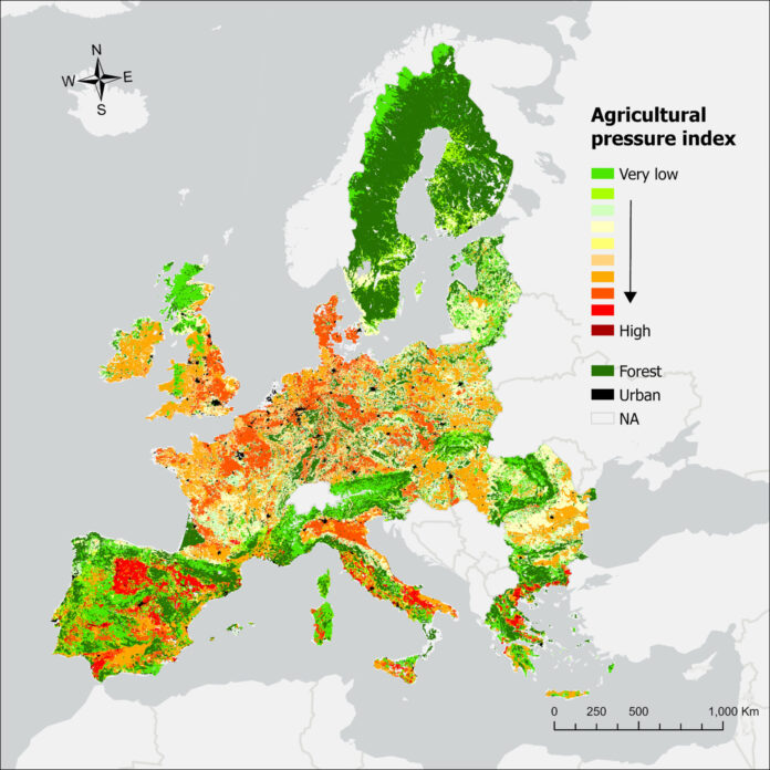 Intensive (rot) und weniger intensive Landwirtschaft (hellgrün) in Europa. Bild: CC BY 4.0/Universität Duisburg-Essen