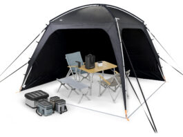 "Compact Camp Shelter" von Dometic. Mit dem zusätzlichen "Door & Wall Kit" kann der Pavillion auch komplett geschlossen werden. Bild: Dometic