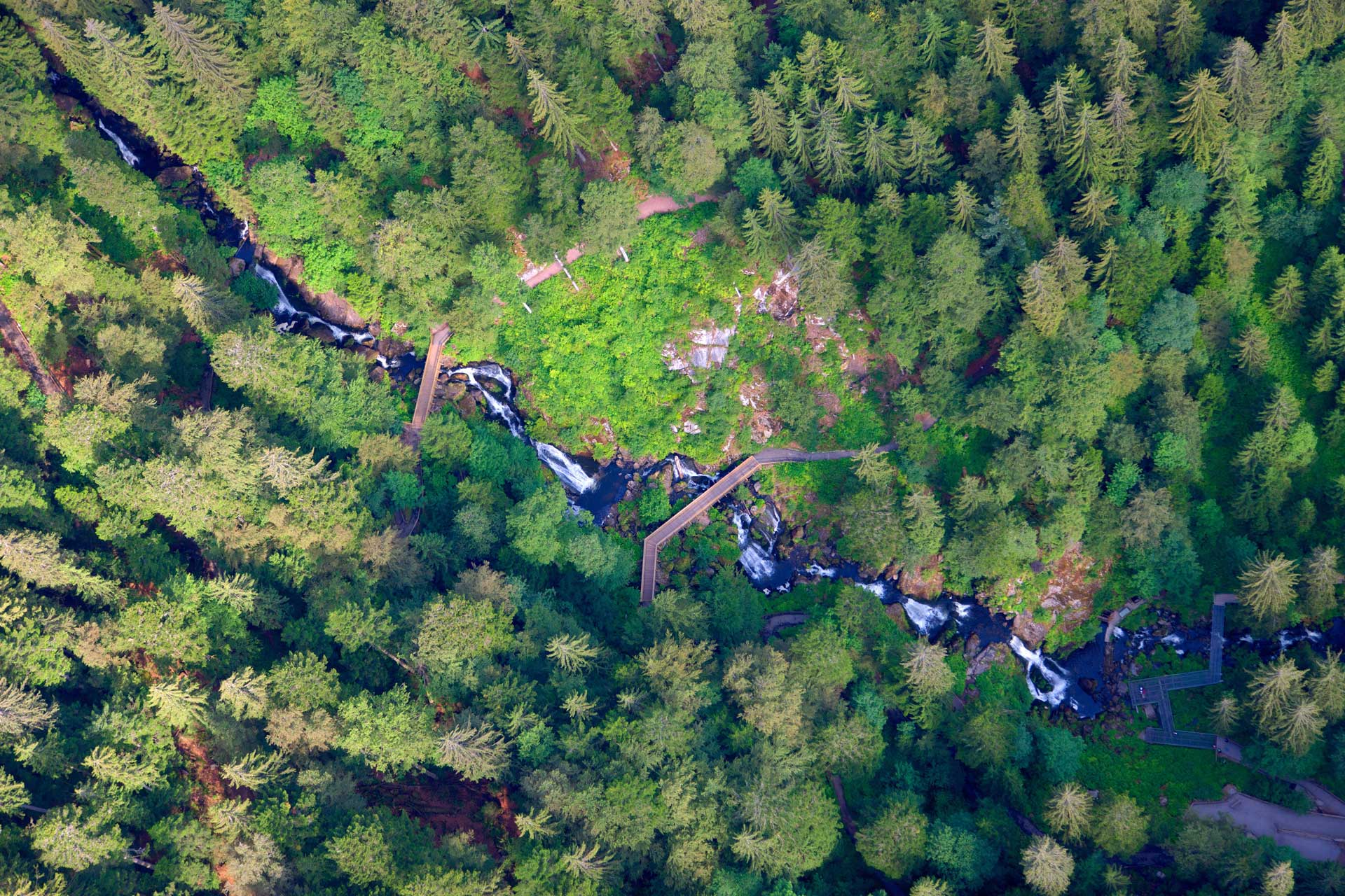 Die Triberger Wasserfälle aus der Luft betrachtet. Bild: TMBW/Achim Mende