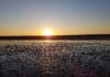 Sonnenuntergang über dem Wattenmeer. Viele Urlauber zieht es an die Nordsee, aber beliebte Destinationen und Urlaubszeiten verändern sich. Bild: Pathfinder