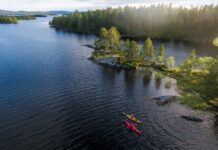 Im Sommer geht hier die Sonne nicht unter: "Coolcation" am Inari-See in Finnland. Bild: Visit Finland