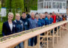 Das Ostseebad Göhren auf Rügen präsentierte am Weltfischbrötchentag, dem 4. Mai 2024, mit 30,95 Metern das »längste Bismarckheringsbrötchen« der Welt. Bilder: RID