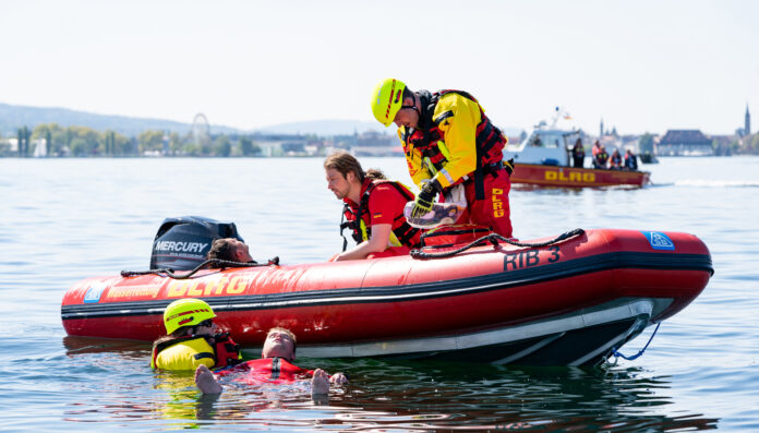 DLRG im Einsatz: Gerade auch beim Bootsangeln sollten Sicherheitshinweise beachtet werden. Foto: Daniel-André Reinelt/DLRG