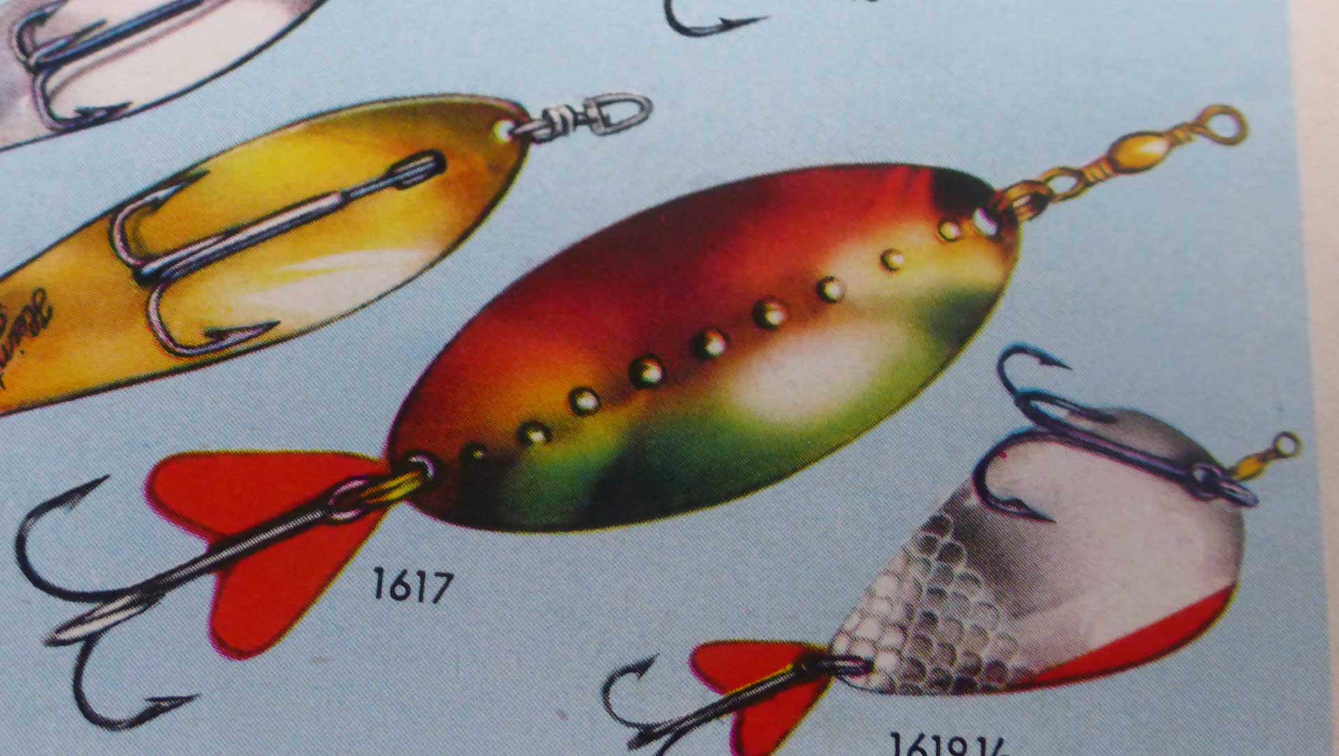 Im Katalog von 1961 gibt es den vernickelten Kess-Spinner plötzlich auch mit farbiger Bemalung. Im Katalog von 1958 fehlte er komplett, offenbar wurde er Anfang der 1960er neu aufgelegt.