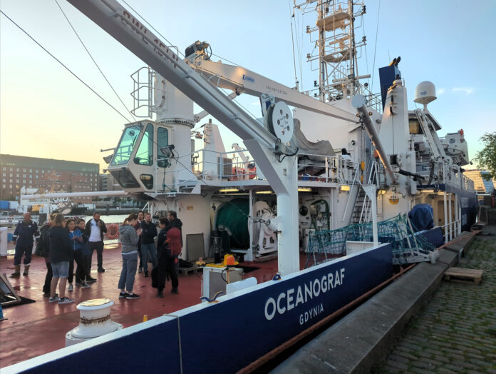 Das Forschungsschiff „Oceanograf“ der Universität Danzig ist fast 50 Meter lang und mit Laboren sowie modernster Technik ausgestattet. Bild: Marcel Jakubowsky, Uni Danzig