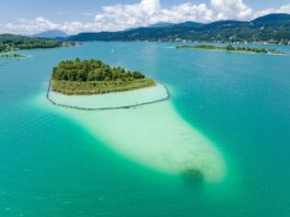 Blick auf den Wörthersee. Viele Seen in Kärnten sind für ihr azurblaues Wasser bekannt. Bild: (c) Michael Stabentheiner/Kärnten Werbung
