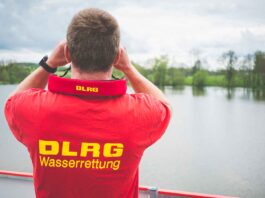 Im vergangenen Jahr rettete die DLRG fast 900 Menschen vor dem Ertrinken, trotzdem kamen noch 378 Personen in deutschen Gewässern ums Leben. Bild: DLRG e.V./Denis Foemer