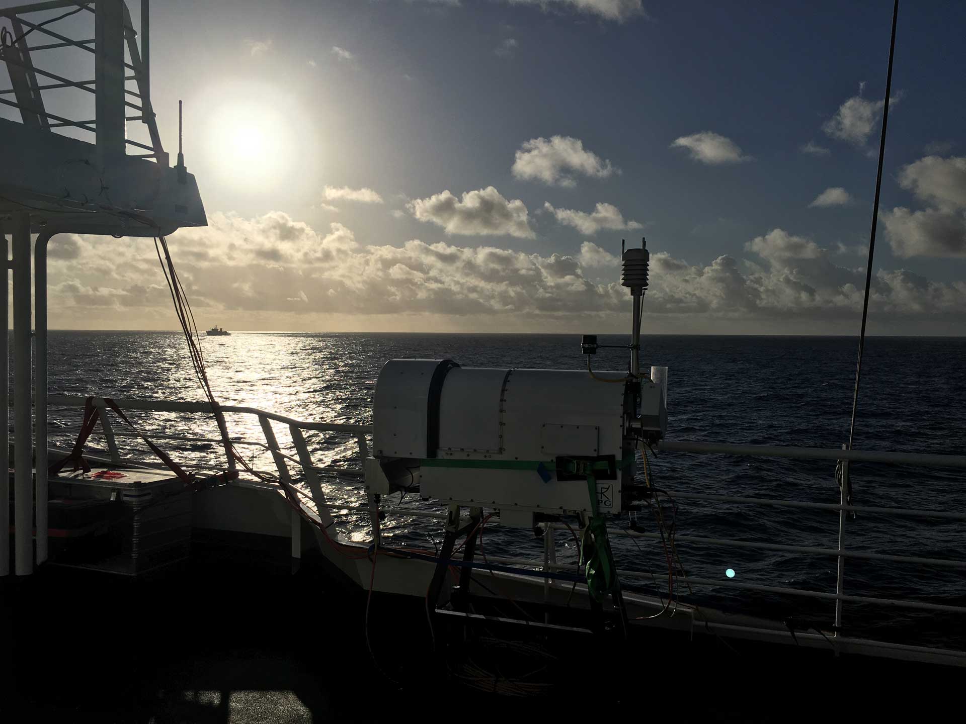 Zwei deutsche Forschungsschiffe haben im tropischen Nordatlantik nach den Stickstoff-fixierenden Bakterien gesucht. Bild: Max-Planck-Institut für Marine Mikrobiologie Bremen/Wiebke Mohr