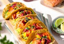 Lachs-Tacos mit Guacamole und marinierten Zwiebeln. Bild: Seafood from Norway