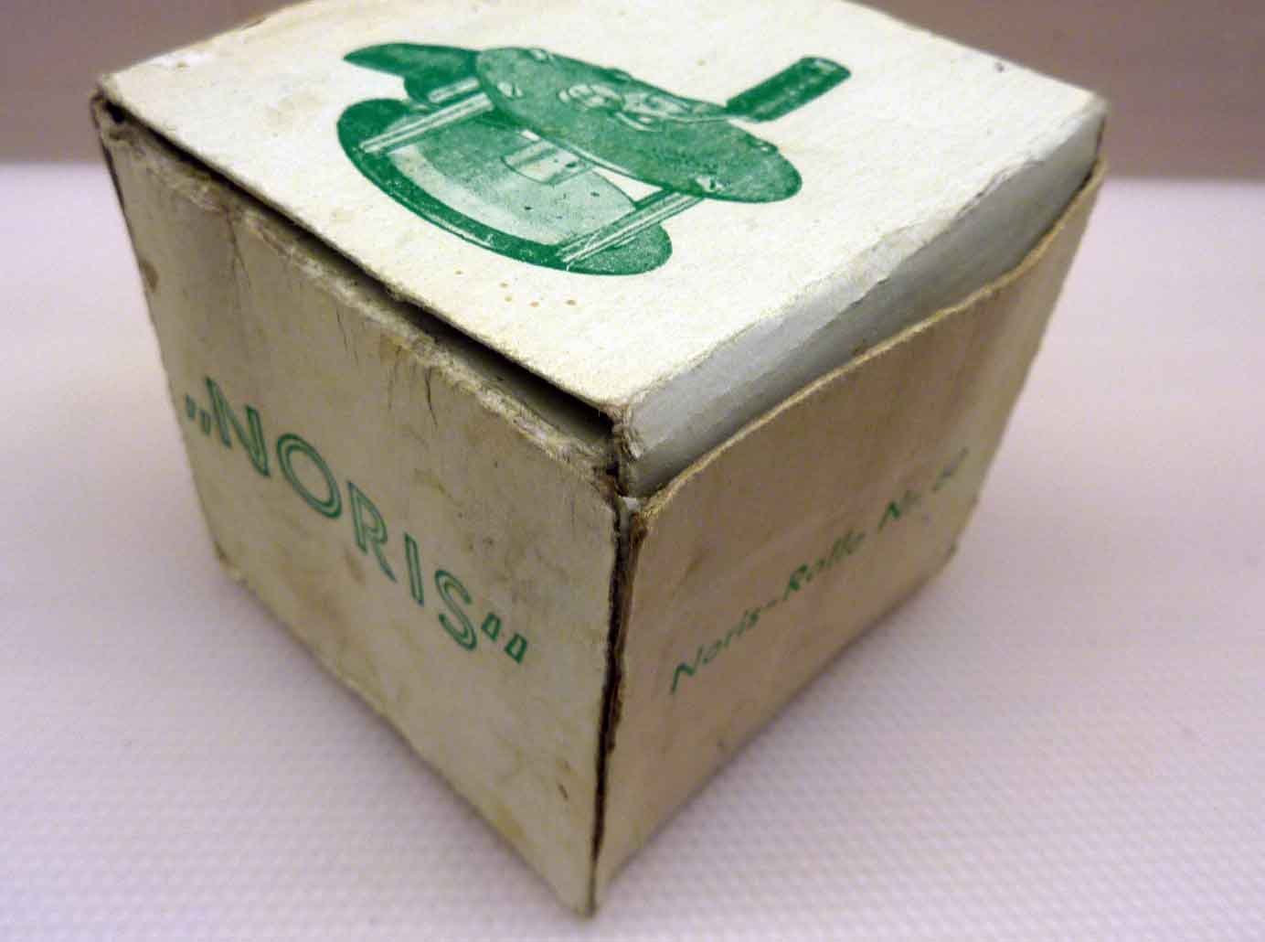 Karton der Noris Liliput, schon dem Namen nach die kleinste Rolle des Nürnberger Herstellers.