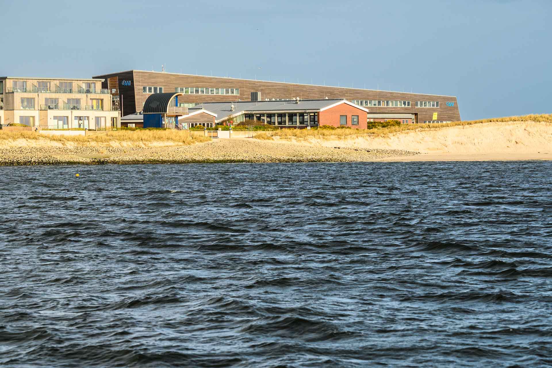 Forschung im Wattenmeer: Gebäude des Alfred-Wegener-Instituts auf Sylt. Bild: AWI/Kerstin Rolfes