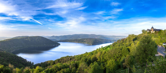 Auch der Edersee mit umgebendem Natur- und Nationalpark steht in diesem Jahr als Naturwunder zur Wahl. Bild: Heinrich Kowalski