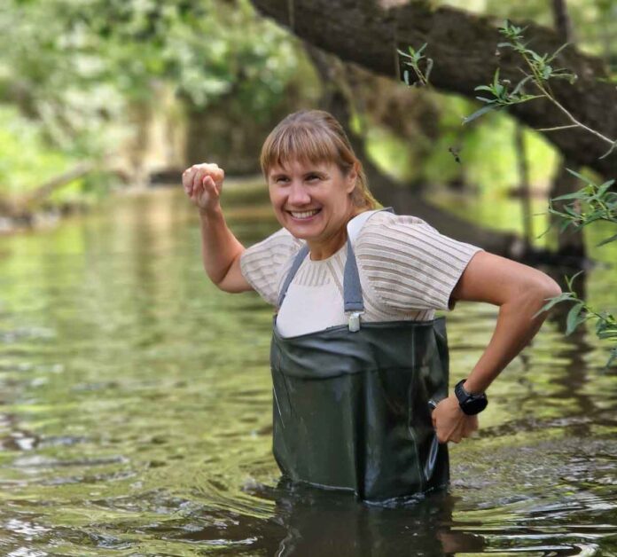 Grenzerfahrung für Nichtangler: Unterwegs auf dem Eisvogelsteig in der Chamb bei Nößwartling. Bild: Tourismusverband Ostbayern, Doris Fischer