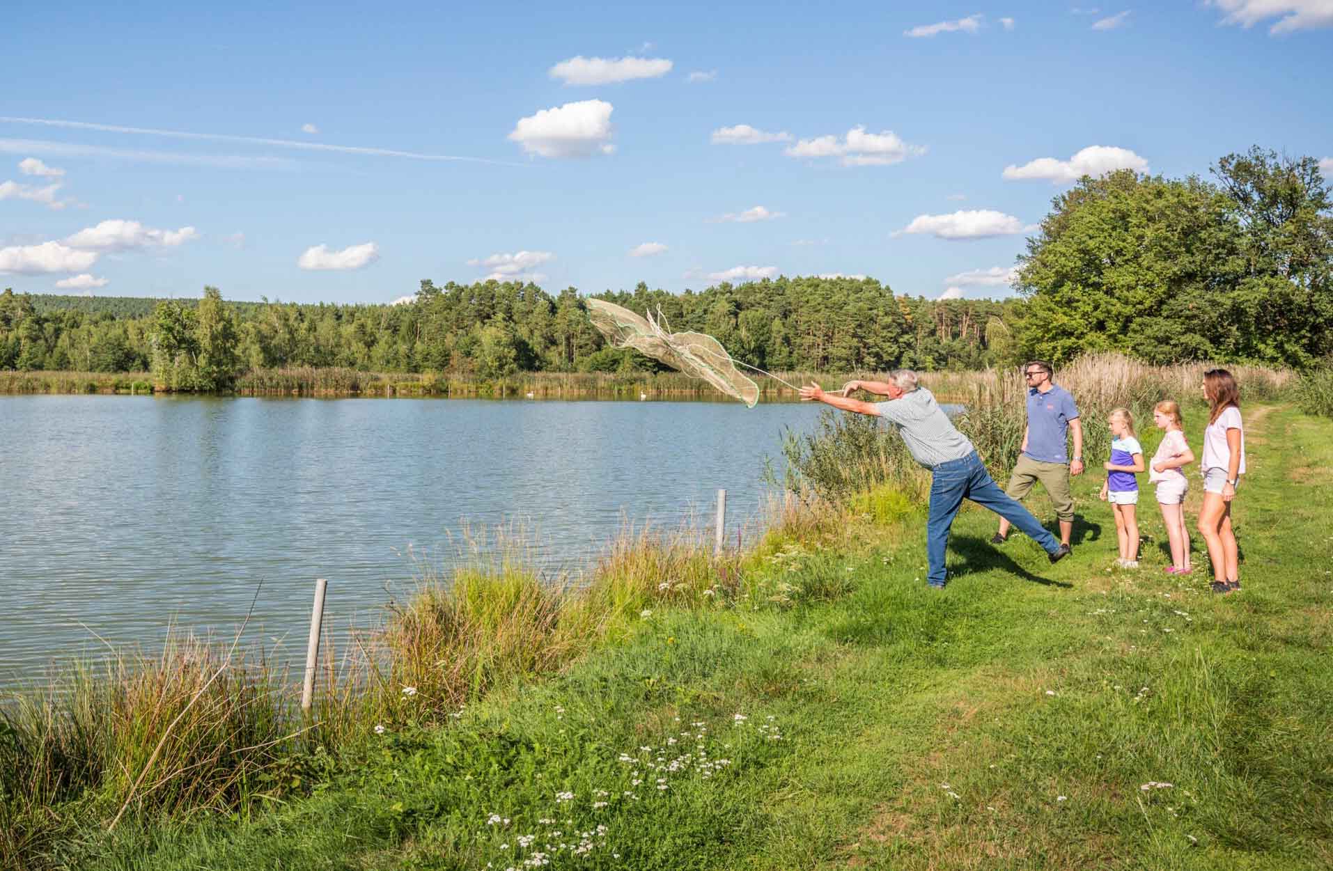 Spaß für die ganze Familie: Teichführungen im Landkreis Schwandorf. Bild: Oberpfälzer Wald/Thomas Kujat