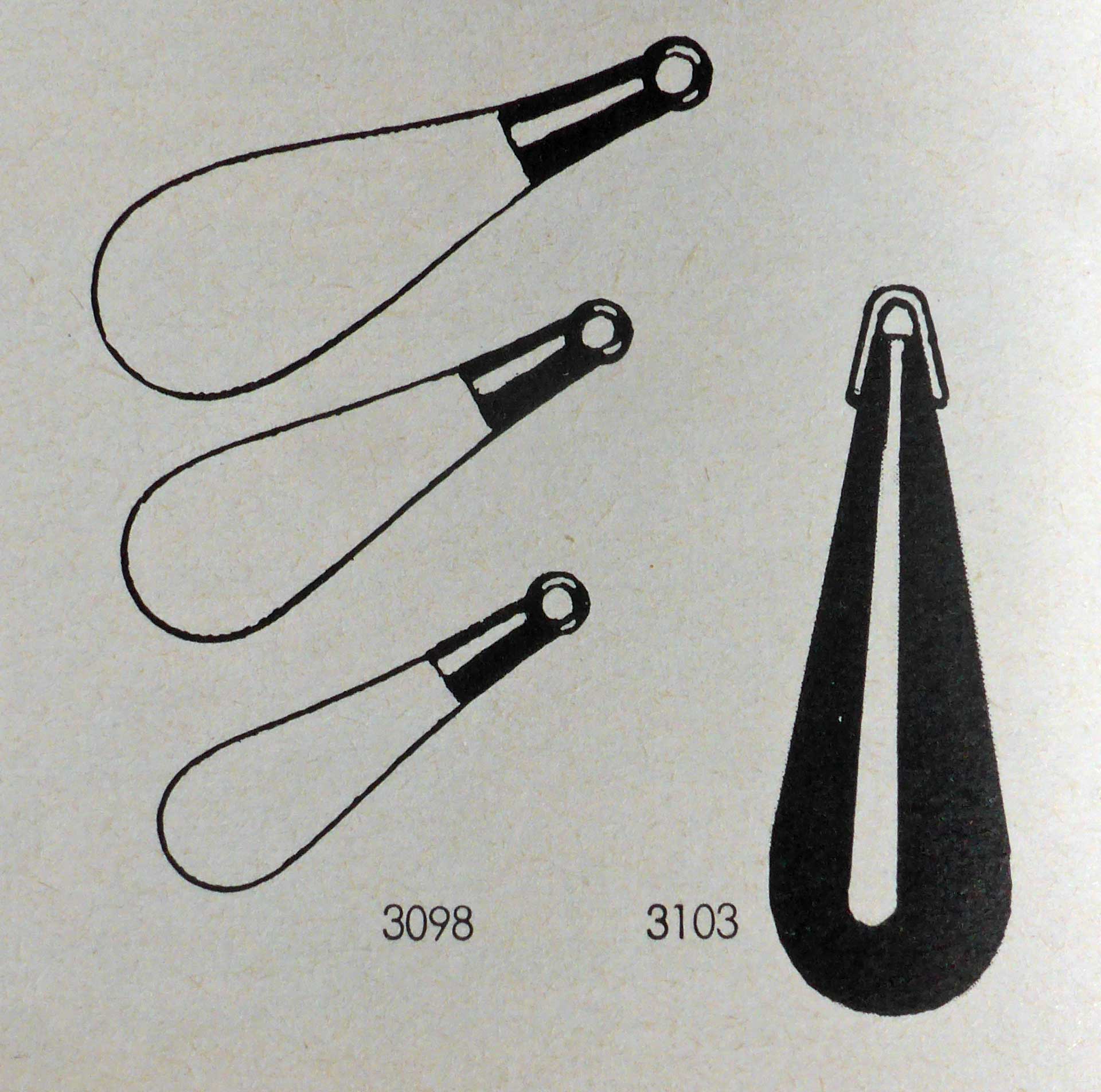 Im DAM-Katalog von 1961 finden wir dann auch die rot-weißen "Plastikgewichte für Turnierwerfer" (3098) und das "Wurfgewicht aus dunkelrotem Weichgummi" (3103).