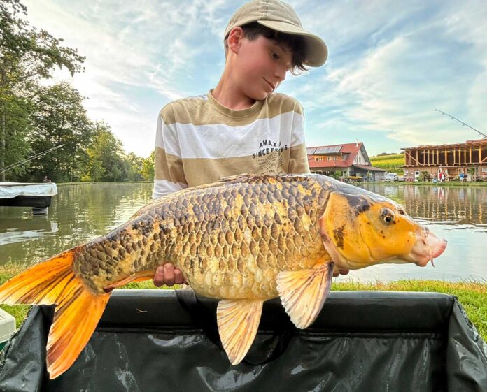 An der malerischen Teichanlage zeigten sich die Fische in bester Beißlaune. Bilder: Veranstalter