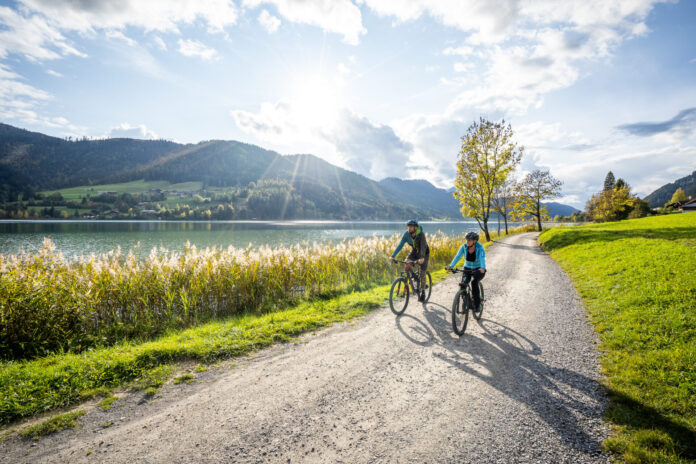 Der Weissensee in Kärnten im Herbst - für Angler und auch Radler stets eine Reise wert. Bild: Gert Perauer/Kärnten Werbung