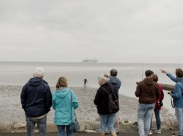 Nach 1.083 Kilometern Schwimmstrecke ist Prof. Andreas Fath an der Elbe-Mündung in Cuxhaven angekommen: Extremsport, der auf Gewässerschutz aufmerksam machen soll. Bild: Shane McMillan