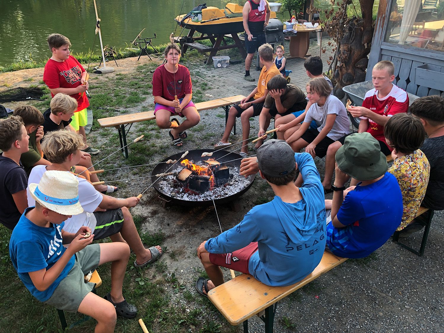 Steckerlbrot am Lagerfeuer.