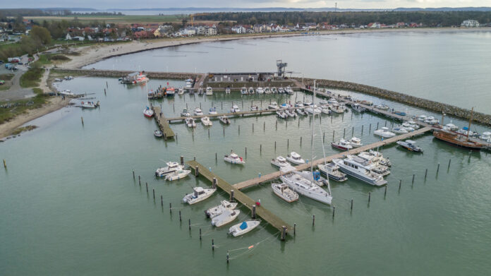 Angelboote im Hafen von Glowe auf Rügen. Die Angelfischerei ist ein wichtiger Sektor für Einkommen und Arbeitsplätze in den Küstengemeinden. Foto: DAFV, Olaf Lindner