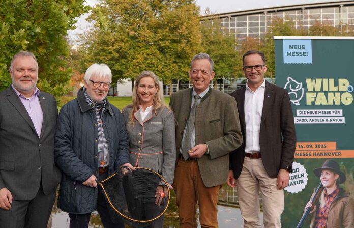 Von links: Thomas Bothor (Projektleiter WILD & FANG, Deutsche Messe), Heinz Pyka (Vizepräsident Anglerverband Niedersachsen), Simona Erdmann (Senior Project Director WILD & FANG, Deutsche Messe), Helmut Dammann-Tamke (Präsident der Landesjägerschaft Niedersachsen) und Dr. Jochen Köckler (Vorstandsvorsitzender Deutsche Messe).