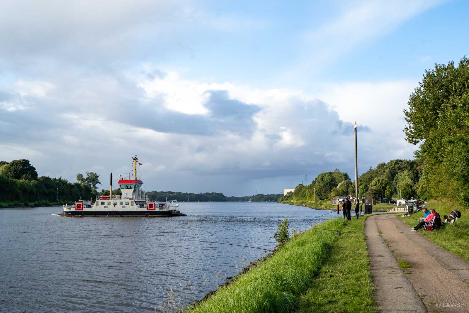 Am Nord-Ostsee-Kanal haben die Angler nun Gewissheit, wo genau geangelt werden darf.