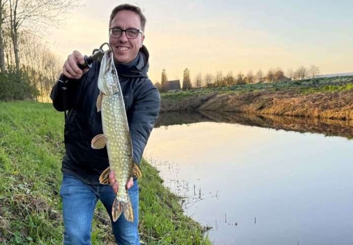 Dank Köder- und Gewässertipps von Jan Eggers war Gregor Wecker in Nordhollands Poldergräben doch noch erfolgreich.