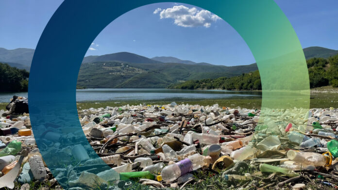 In Albanien häuft sich der Plastik-Müll an Flussufern auf und wird ins Meer geschwemmt. Ein Problem auch für die Nachbarstaaten wie Kroatien, Montenegro und Griechenland. Bild: ZDF, Frauke Ludwig