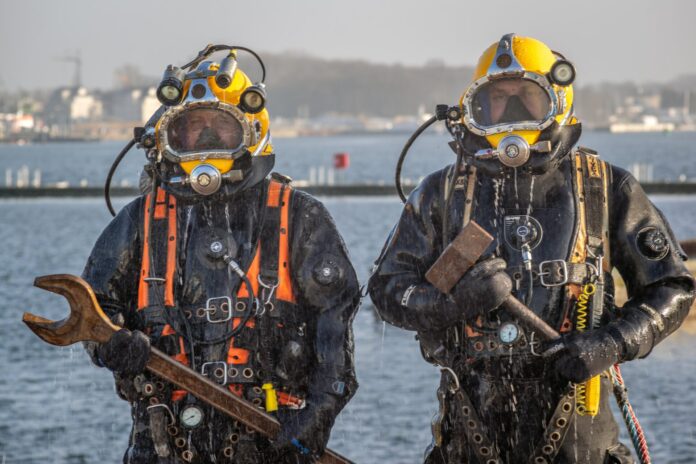 Bergen alles, auch Geisternetze: Die Tauchprofis von Baltic Diver Germany. Bild: oeoo/Eyk-Uwe Pap/Baltic Diver Germany