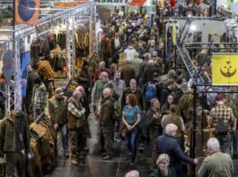 Riesige Auswahl an Outdoor-Bekleidung: Auch in den Jagdhallen kommen Angler auf ihre Kosten. Bild: Messe Dortmund GmbH