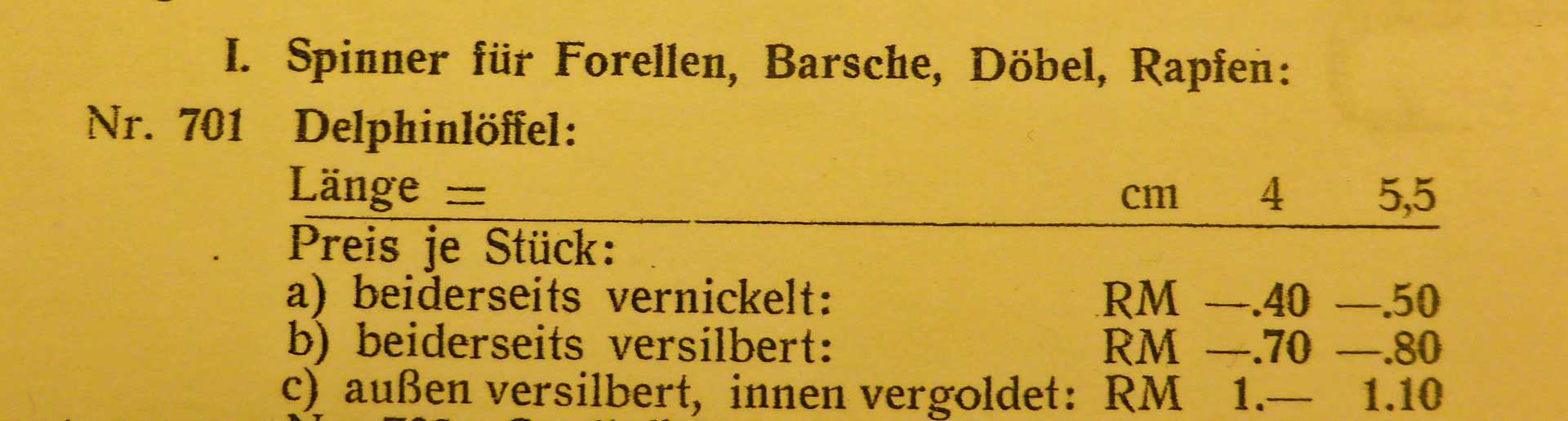 Im Müller & Fliege-Katalog von 1933 findet sich die Bestellnummer 701: Kleine Delphinlöffel zum Forellenfischen.