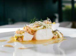 Skrei mit brauner Butter, Eismeergarnelen, Ei, Dill und Meerrettich. Bild: Seafood from Norway