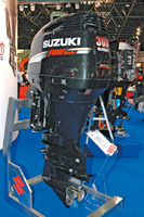 Muskelspiele: 2007 präsentierte Suzuki auf der Düsseldorfer Bootsmesse seinen 300 PS starken Motor.