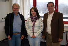 Von links: LAV-Präsident Eberhard Weichenhan, Spro-Geschäftsführer Ralph Kummer und Jane Nemetz beim feierlichen Akt in Potsdam. 
